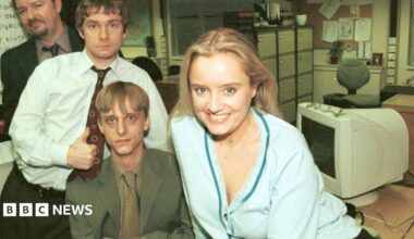 Picture shows (from back) Ricky Gervais as David Brent, Martin Freeman as Tim, MacKenzie Crook as Gareth and Lucy Davis as Dawn in the office