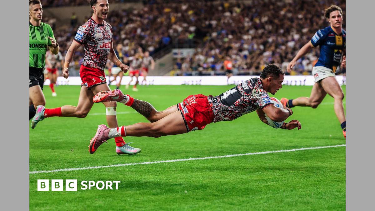 Umyla Hanley dives over the line to score the decisive try for Leigh to sink Leeds