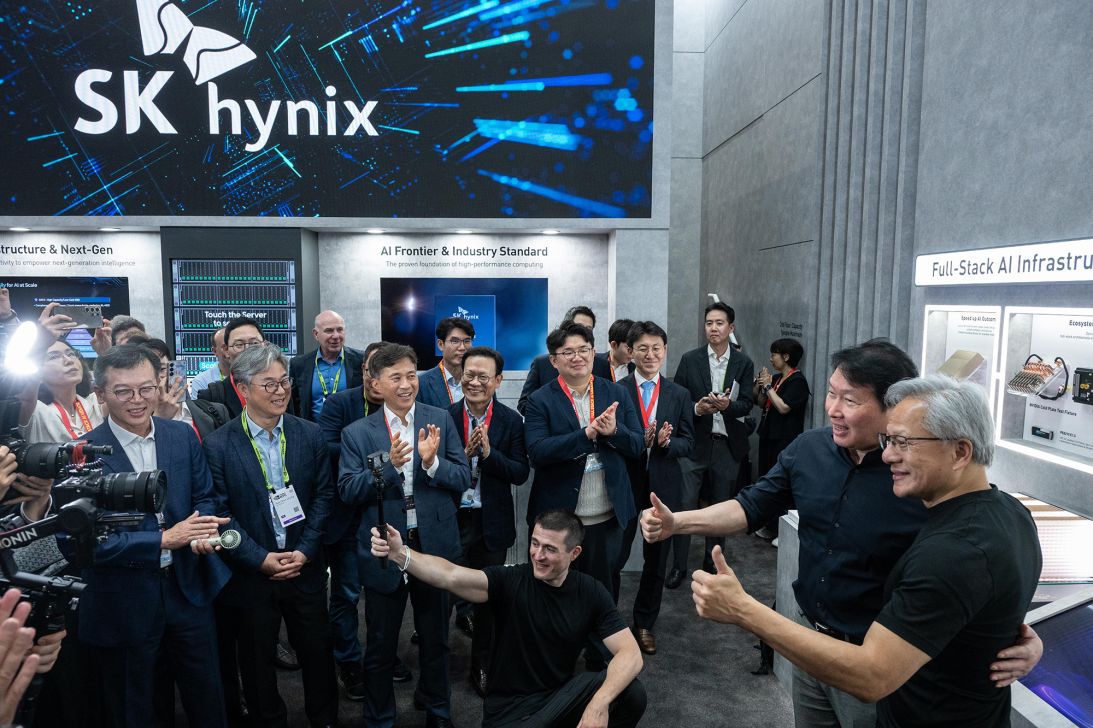 Jensen Huang (right), CEO of Nvidia, poses for photographs with Chey Tae-won, chairman of SK Group during Computex 2026 in Taipei, Taiwan, on Tuesday, June 2, 2026.