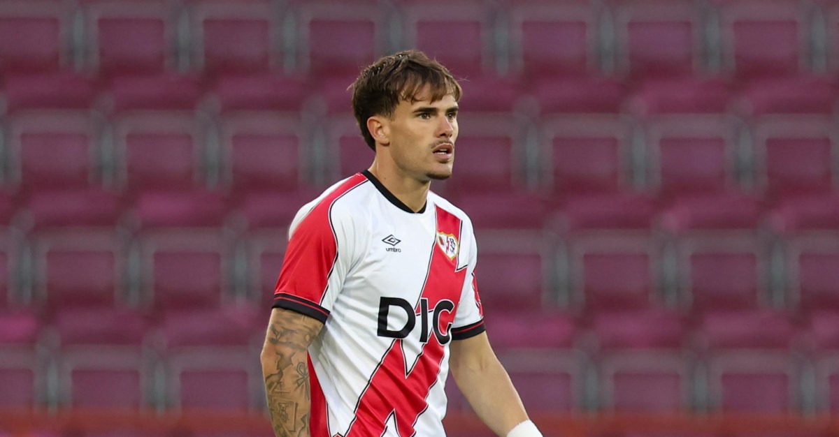 Chelsea submit new and improved bid for Pep Chavarría — reports