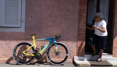 A spongebob-themed Factor at the Tour de France Femmes