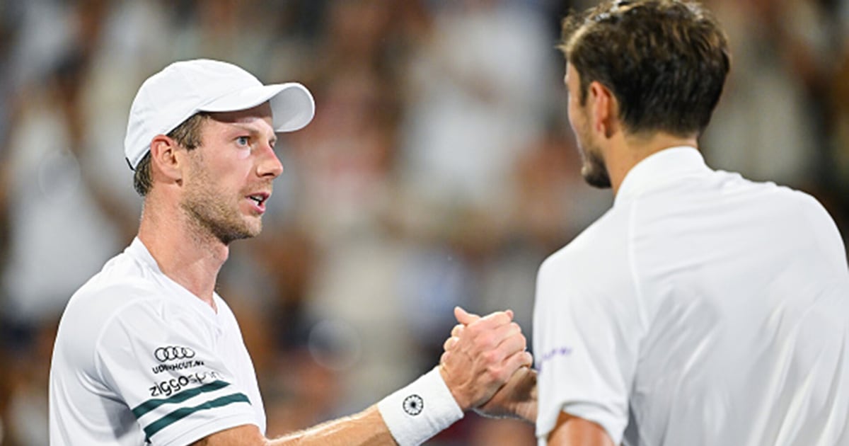Medvedev becomes latest top-5 player to exit early at National Bank Open - TSN