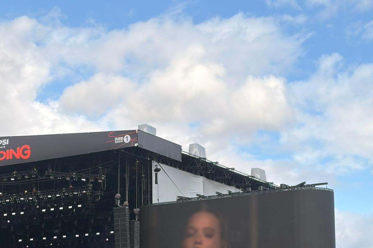 Lola Young's surprise set draws a big crowd