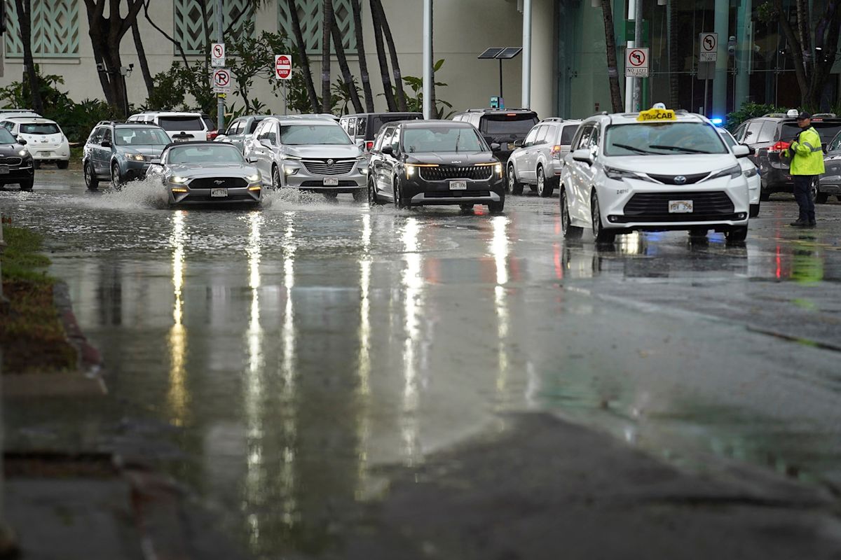 Tropical Storm Moke develops, expected to bring flooding rains to Hawaii's Big Island