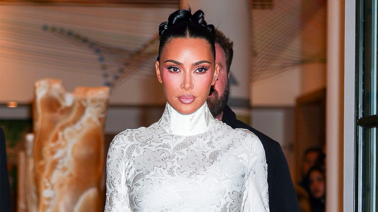 Kim Kardashian posts bikini photos from tropical vacation with Hamilton