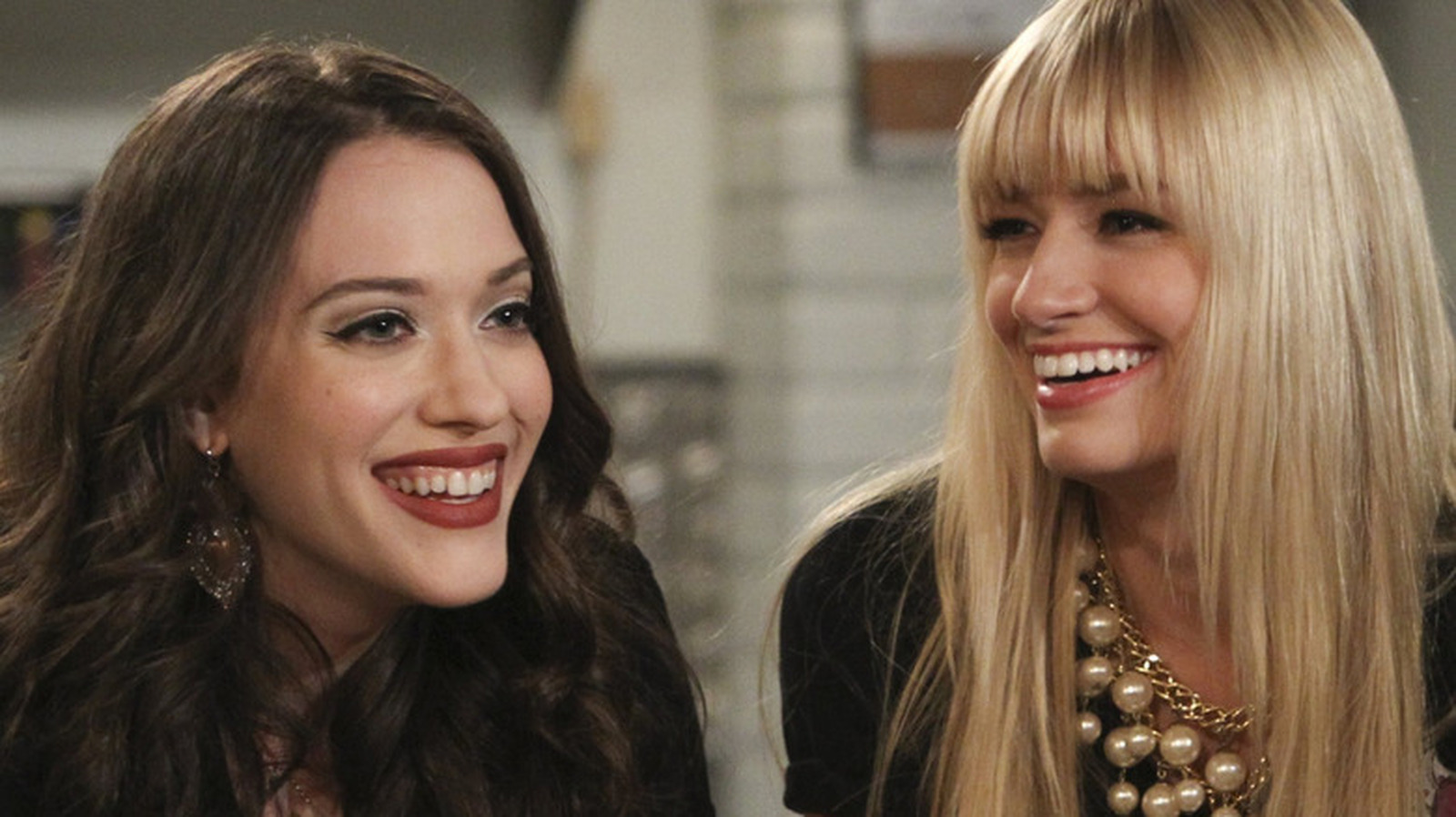 2 Broke Girls Reunion: Kat Dennings & Beth Behrs In Shifting Gears Season 3