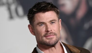 Chris Hemsworth uses these three moves to build his core—here’s how to make them beginner-friendly