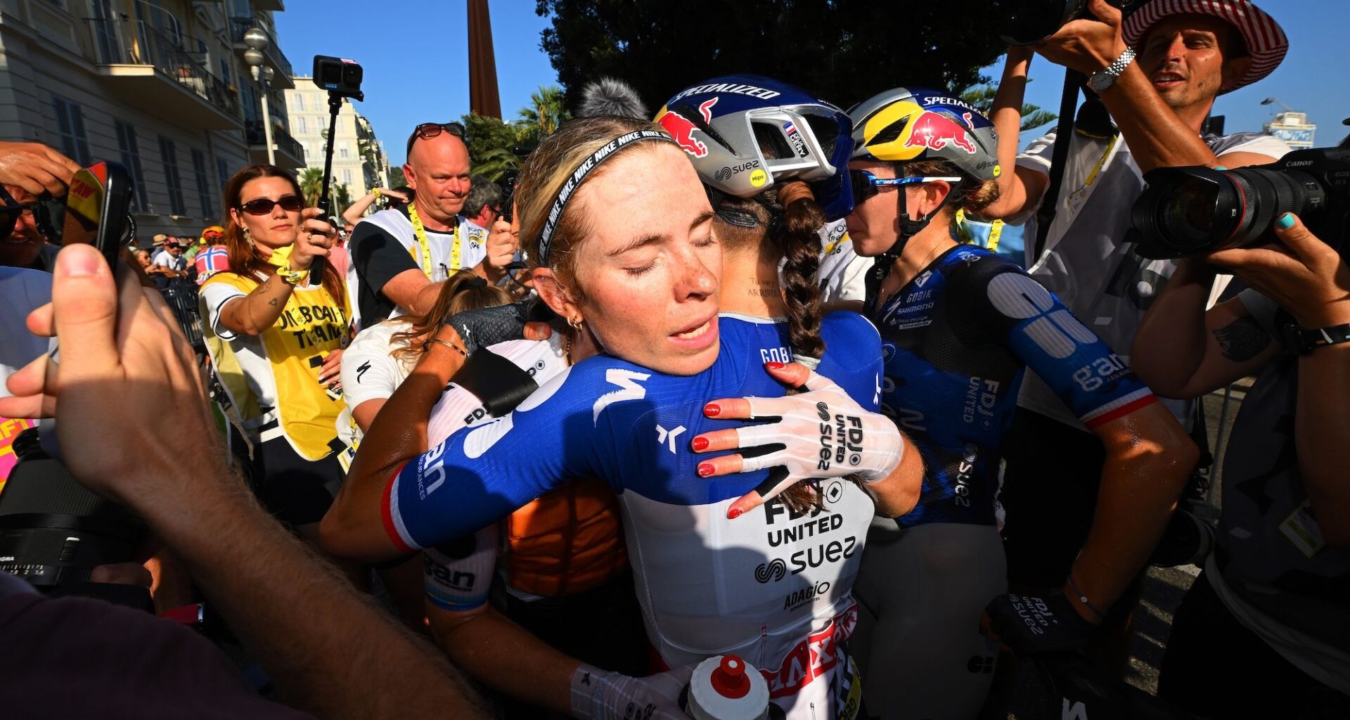 'Kasia knows deep in her heart that that kind of thing just happens' – Demi Vollering defends Célia Gery after complaints from Niewiadoma-Phinney