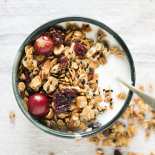 Which yoghurts are the best options? (Unsplash)