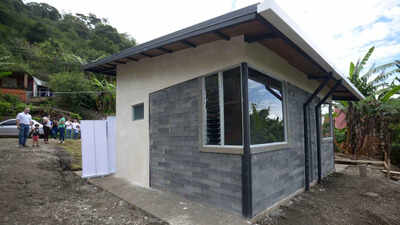A Costa Rican mother saved for 9 years to buy land, then built her home with 7 tonnes of recycled plastic