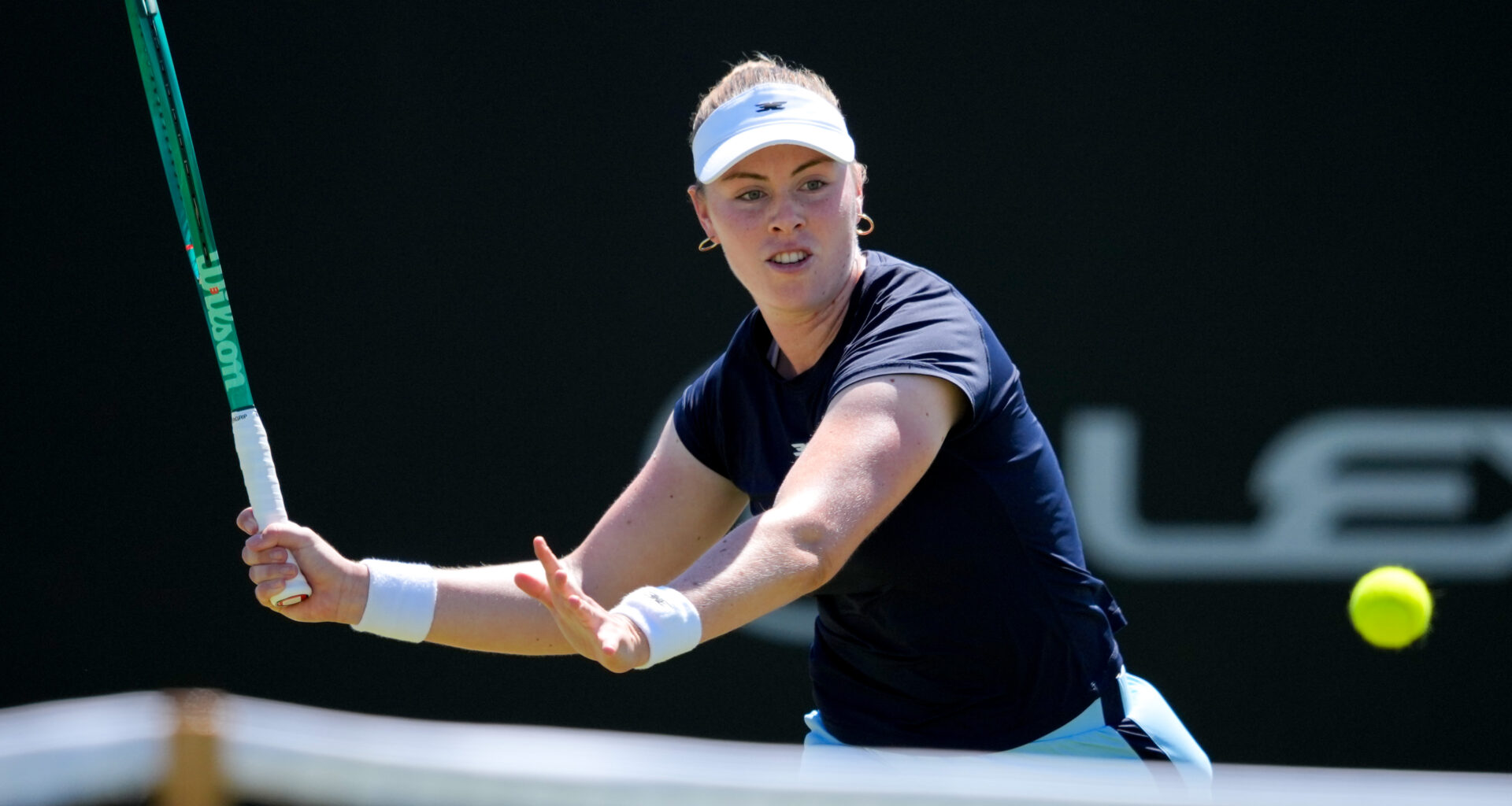 By the numbers: Gibson's hard-court success continues against Chwalinska