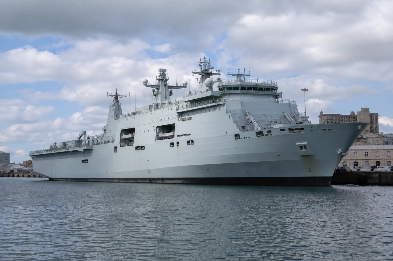 United Kingdom to sell HMS Bulwark landing ship to Brazilian Navy