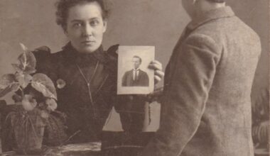 30 Hauntingly Beautiful Vintage Photographs of People With Vintage Photographs