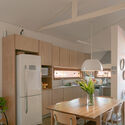 © Camila Alba Butantã House / André Guerra Arquitetos - Interior Photography, Kitchen, Chair, Wood, Countertop, Table, Lighting