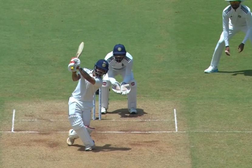 Ishan Kishan charges down the ground and hammers Shreyas Gopal for a four Ishan Kishan charges down the ground and hammers Shreyas Gopal for a four