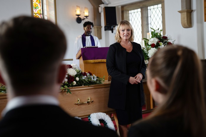 09_10_emm_funeral_03 Nicola talks at Jimmy's funeral in Emmerdale