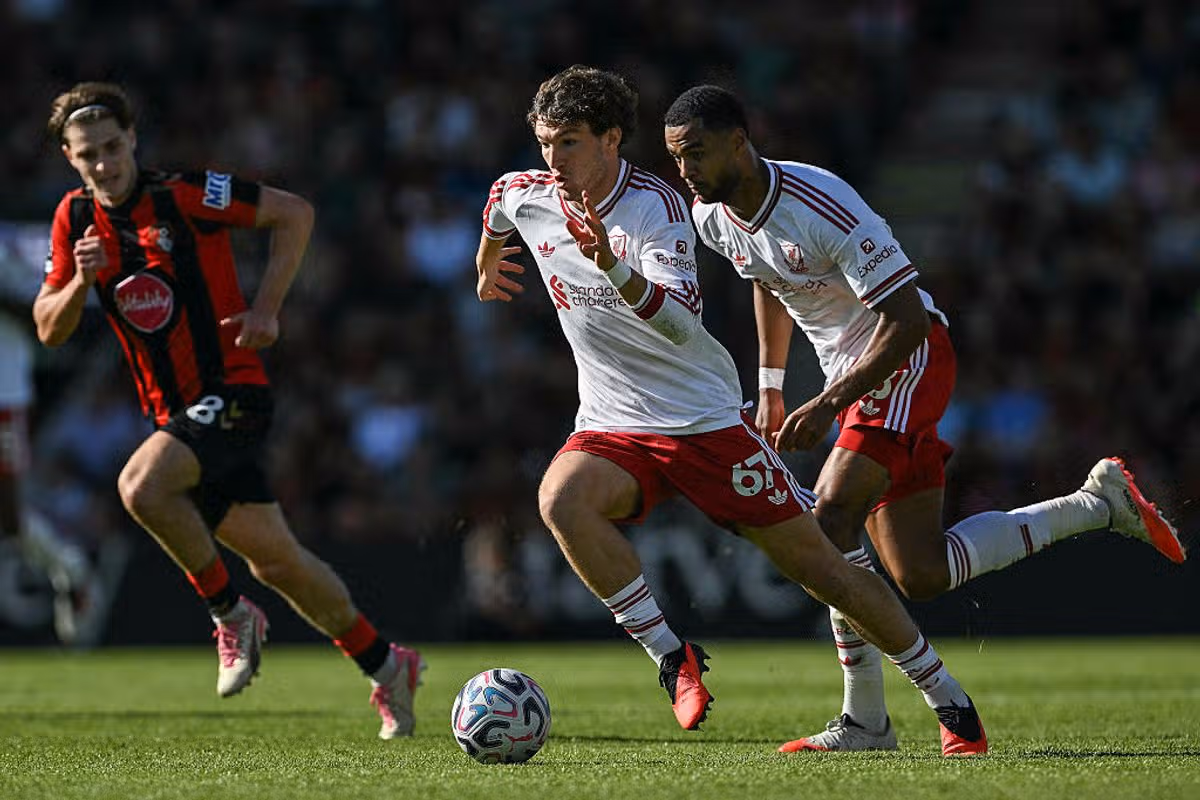 Liverpool's English striker #67 Lewis Koumas (C) runs with the ball during the English Premier League football match between Bournemouth and Liverpool at the Vitality Stadium in Bournemouth, southern England on September 20, 2026. (Photo by Glyn KIRK / AFP via Getty Images) / RESTRICTED TO EDITORIAL USE. No use with unauthorized audio, video, data, fixture lists, club/league logos or 'live' services. Online in-match use limited to 120 images. An additional 40 images may be used in extra time. No video emulation. Social media in-match use limited to 120 images. An additional 40 images may be used in extra time. No use in betting publications, games or single club/league/player publications. /