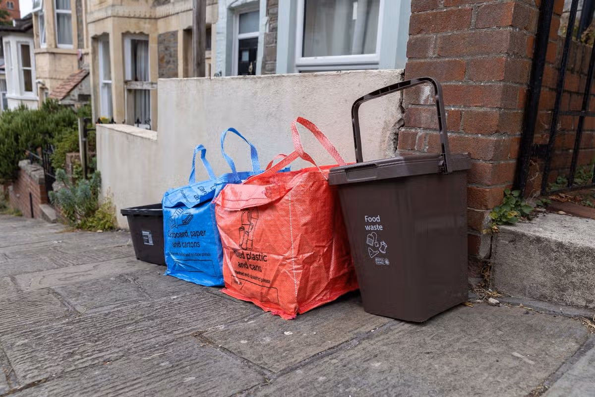 Bristol Waste is replacing plastic boxes for cans and bottle recycling with red bags