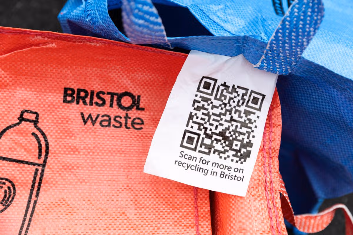 Bristol Waste is replacing plastic boxes for cans and bottle recycling with red bags