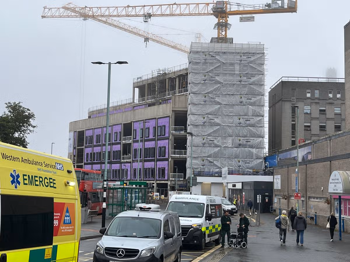 The-new-emergency-care-building-at-Derriford-Hospital-under-construction