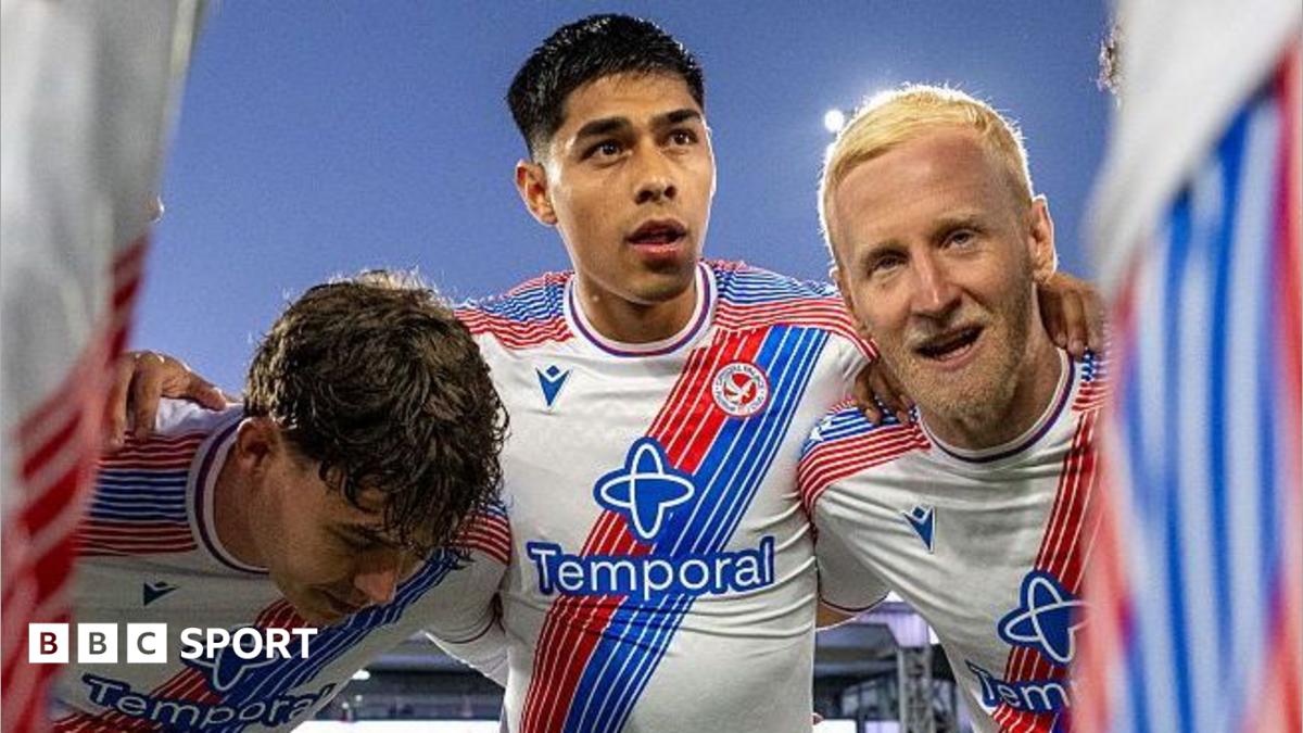 Dario Osorio in a Crystal Palace huddle