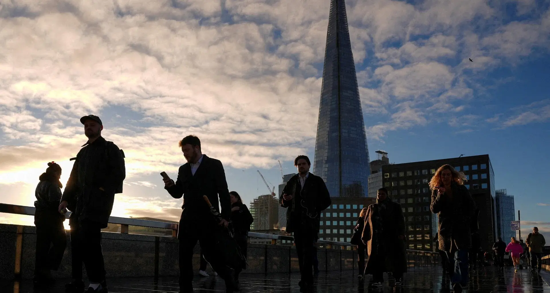 UK economic outlook improves but firms wary of investment, BCC says