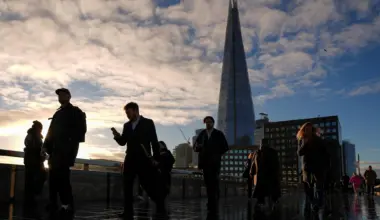 UK economic outlook improves but firms wary of investment, BCC says