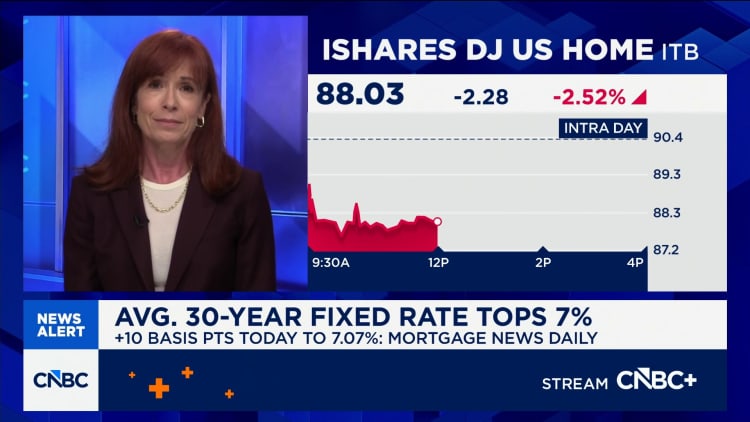 Average 30-year fixed mortgage rate tops 7%