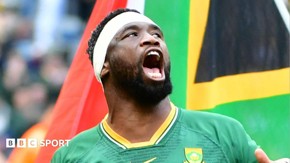 Siya Kolisi celebrates scoring a try