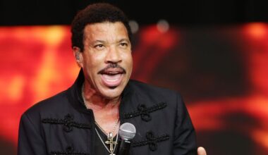 Lionel Richie rushed to intensive care unit after singer fell 'dizzy' on stage