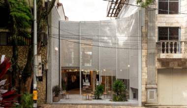 Store With A Gap / Studio Cadena