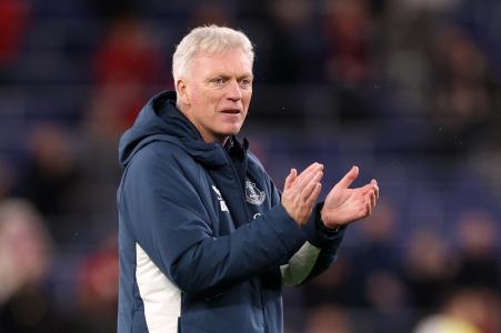 Moyes confirms Everton 'are looking at the free agents market'