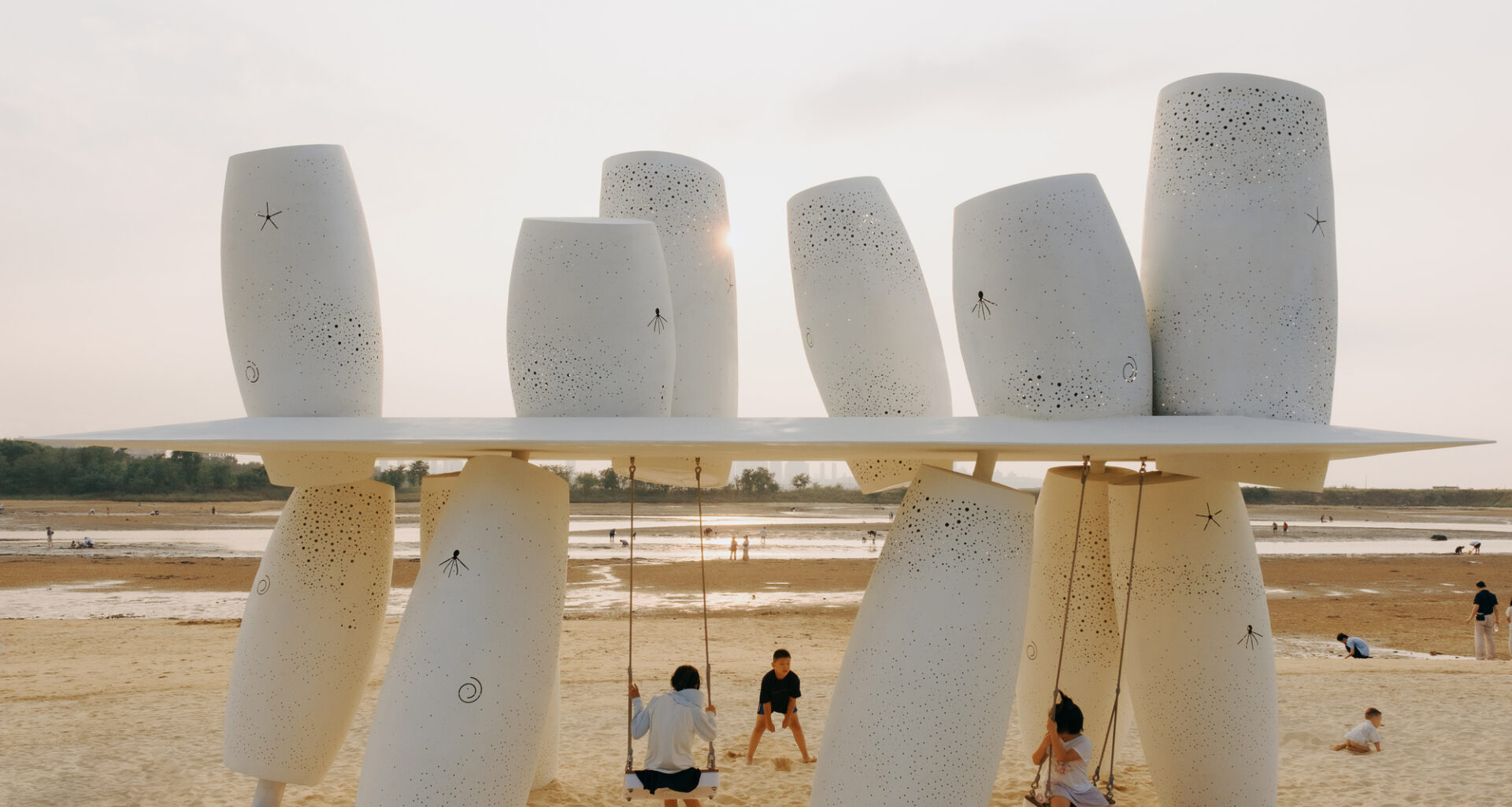 A Seaside Swing Installation / XBTW OFFICE
