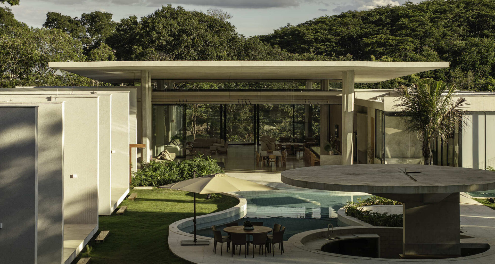 Espatódias House / Leo Romano