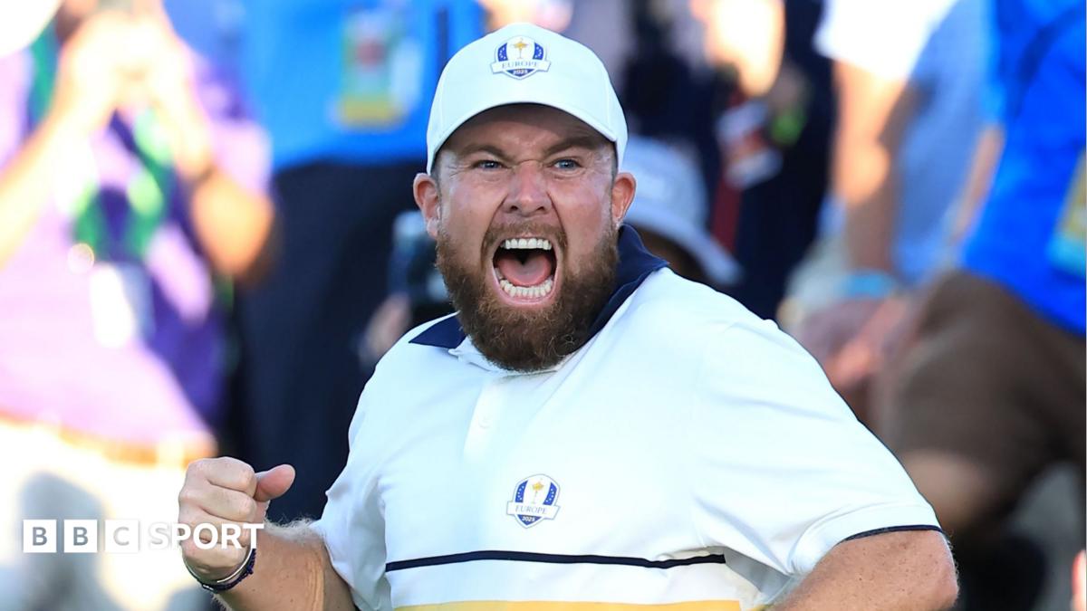 Shane Lowry celebrates by pumping his fist at the 2025 Ryder Cup