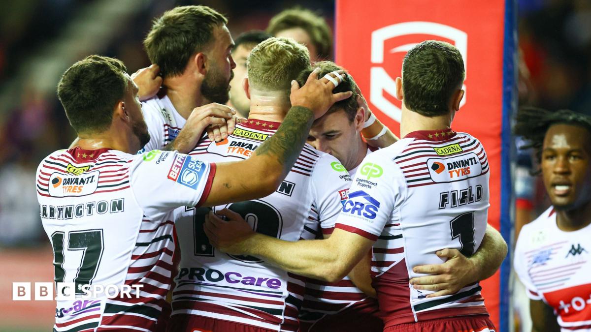 Wigan Warriors celebrate Harry Smith's try against Catalans Dragons