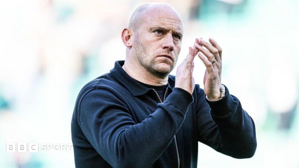 Ex Hibernian manager David Gray claps the supporters