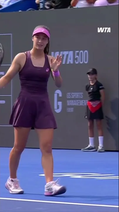Not backing down 💥 Zeynep Sonmez digging in to stay in touch with Jovic in Guadalajara. #GDLOpen - YouTube