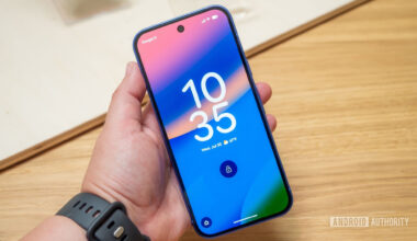 google pixel 10 in hand display lockscreen
