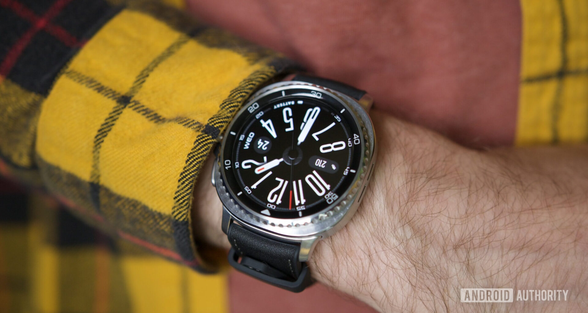 Samsung Galaxy Watch 8 Classic with a Facer watch face.
