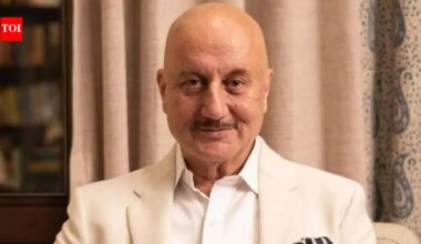 Anupam Kher reveals how sleepless nights led to manic depression diagnosis 10-12 years ago despite being ‘such a positive person’, going bankrupt and facial paralysis during 'Hum Aapke Hain Koun': ‘The psychiatrist said optimism is your problem’ | Hindi Movie News
