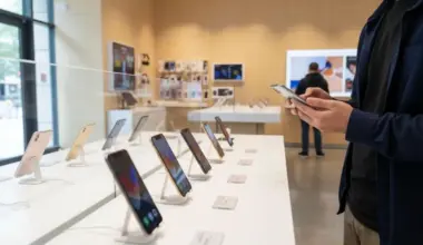 Opting for a refurbished smartphone allows you to enjoy a high-end model at a lower cost.