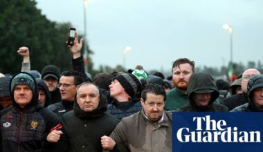 Tense standoff over loyalist march in Portadown as protesters block route | Northern Ireland