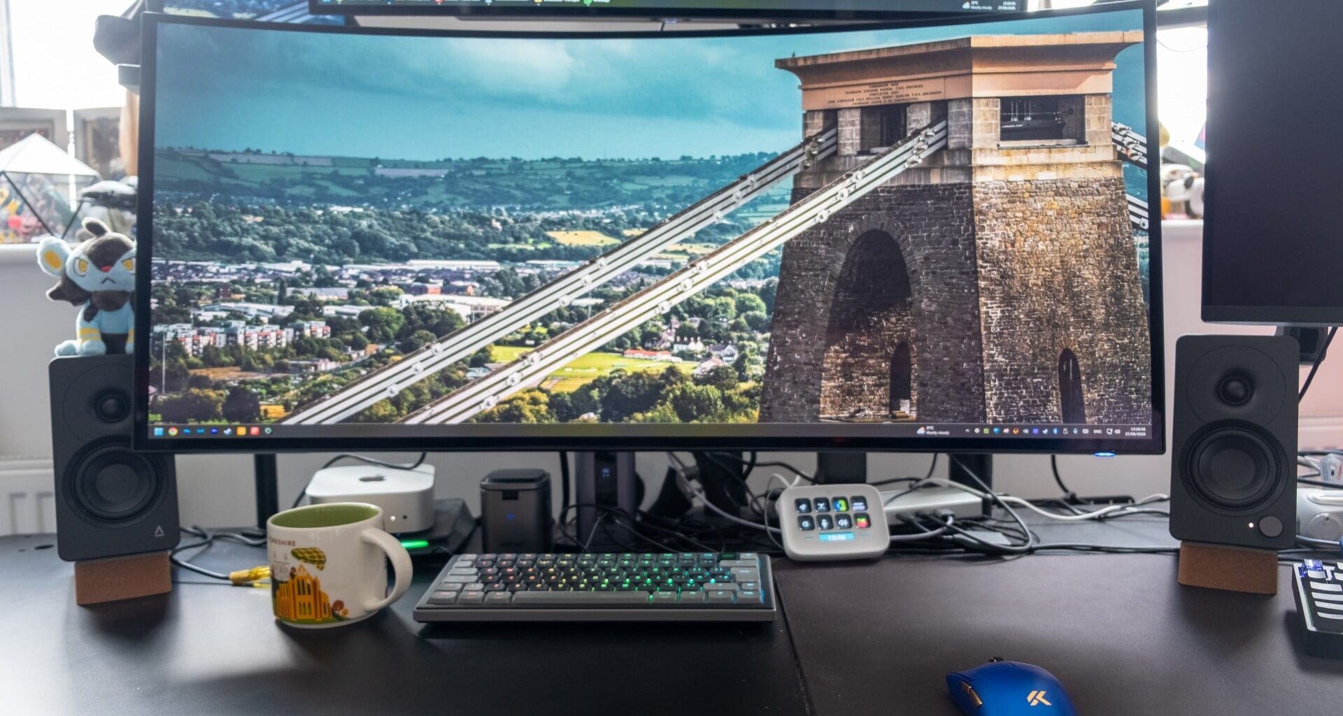 Creative XF1 Review: Classy PC Speakers That Hit Harder Than You'd Expect