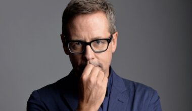 Much-loved 80s pop star announces special intimate Christmas shows
