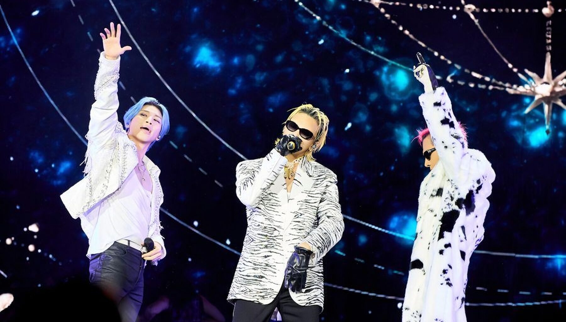 K-pop group BIGBANG performs at Tottenham Hotspur Stadium in London, Saturday. Courtesy of YG Entertainment