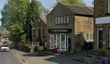 Skelmanthorpe bow and arrow man fires at passing cars