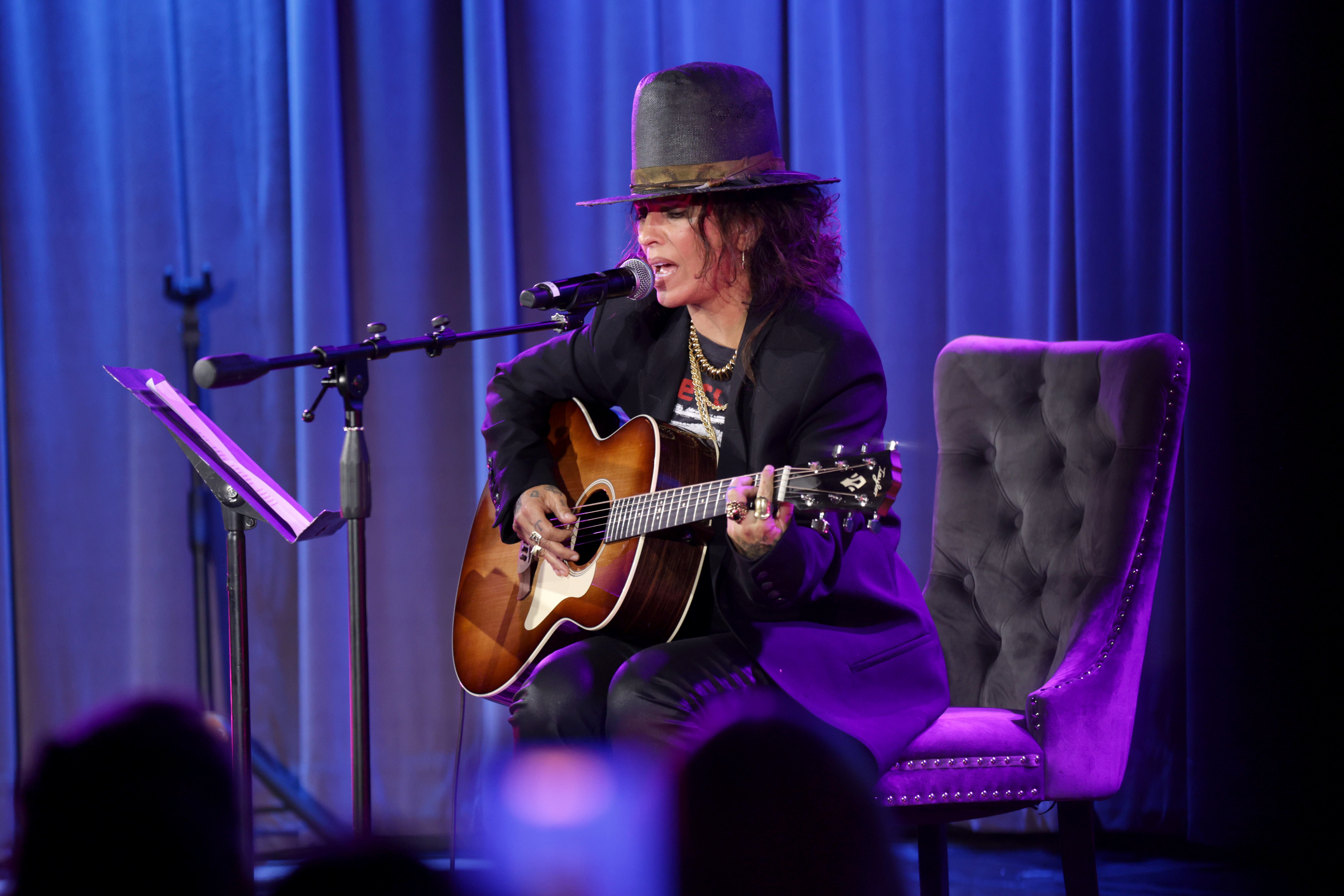 Linda Perry has encouraged artists to ‘embrace’ AI