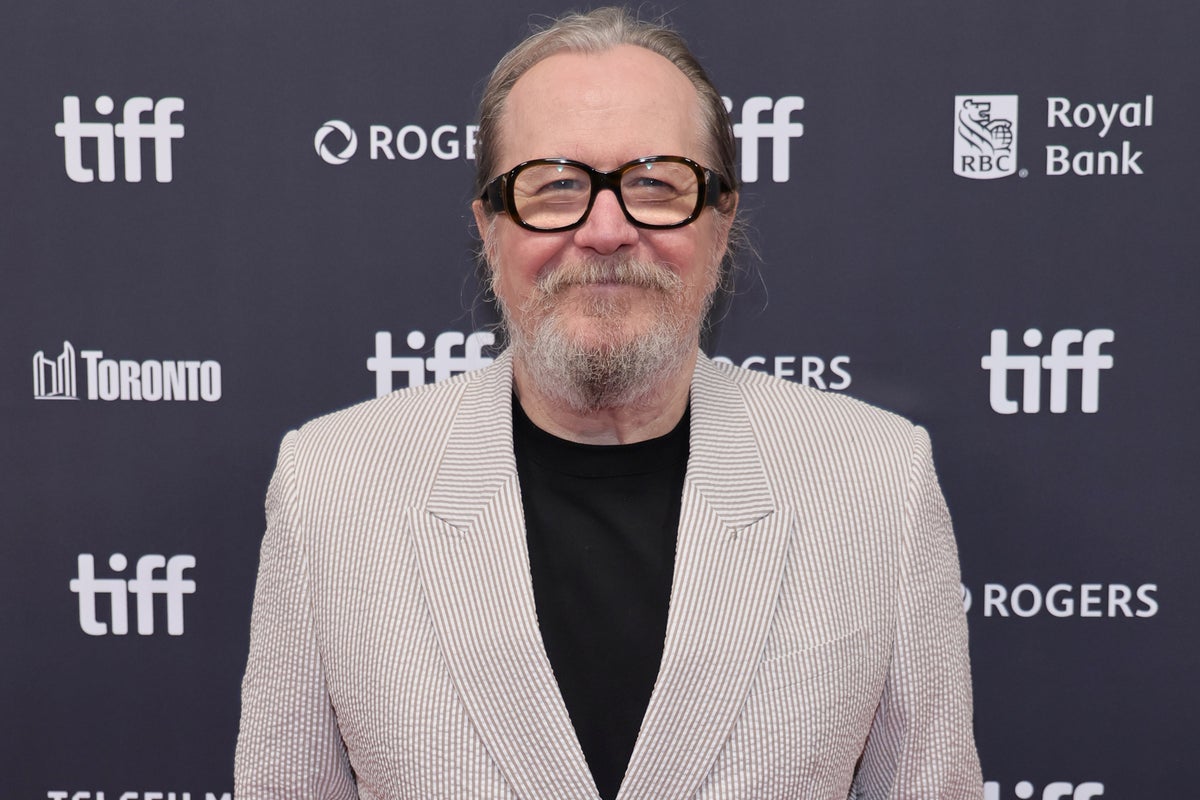 Gary Oldman clarifies James Bond comments after Jack Lowden casting speculation