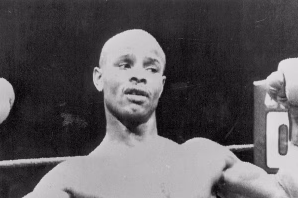 Tony Laing won his Lonsdale Belt in 1986 after a victory against Clinton McKenzie at the Royal Albert Hall in London